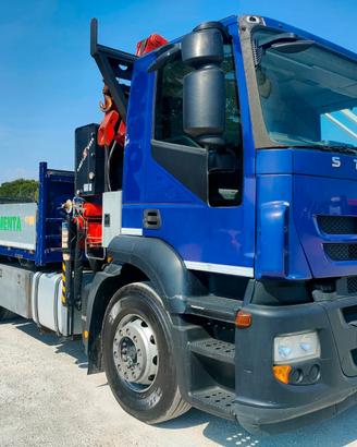 Iveco stralis AT 310 cassa con gru Euro 5