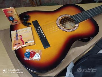 chitarra classica con accessori 