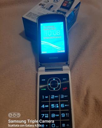 Telefono BRONDI con auricolari e caricabatteria.