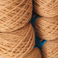 8 Gomitoli di lana pura 