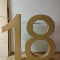 Numero 18 dorato 