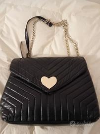 Borsa Nera Donna con Dettagli Oro e Tracolla