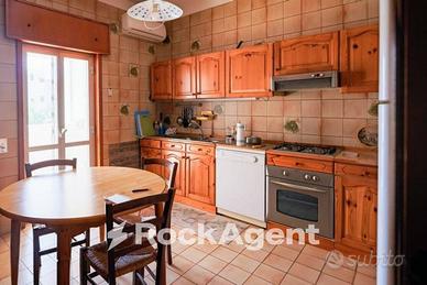 AMPIO E LUMINOSO APPARTAMENTO IN LECCE