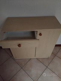 Mobiletto a due ante e cassetto 