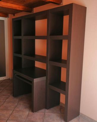 parete libreria con scrivania e comodino 