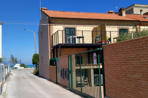 Senigallia lungomare con giardino