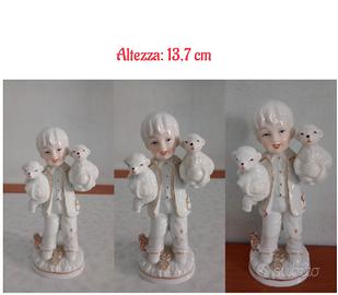 Fanciullino con due Agnellini in Porcellana Bianca