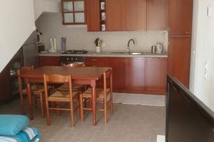 Bilocale con veranda e giardino