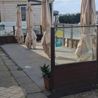 Veranda con ombrelloni