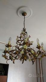 Lampadario e candelabri ferro battuto e porcellane