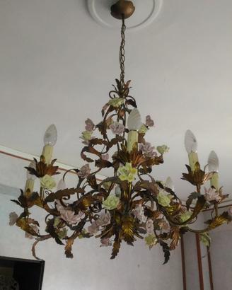 Lampadario e candelabri ferro battuto e porcellane