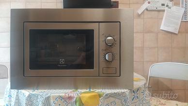 Forno a microonde  Electrolux 