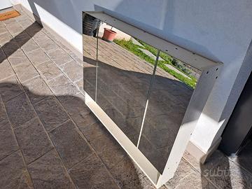 Pensile bagno con specchio e vani interni