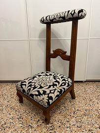 Antico inginocchiatoio in legno