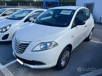 Lancia Ypsilon 0.9 TwinAir 85 CV 5 porte Meta...