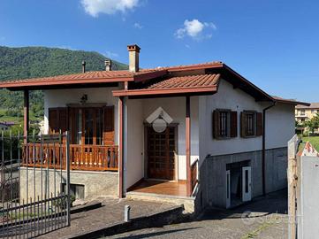 CASA INDIPENDENTE A SOLTO COLLINA