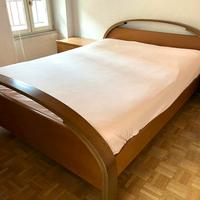 Letto e comodini in legno laccato con materasso