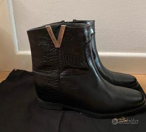 Stivaletti nuovi, Via Roma 15, n. 41