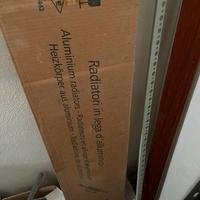 Teemosifone/radiatore bianco cime foto