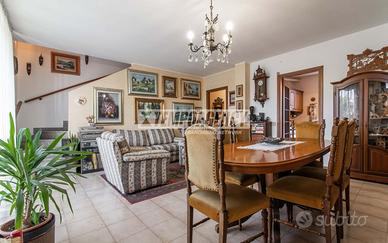 SOLUZIONE INDIPENDENTE CON TAVERNA E BOX AUTO DI 2