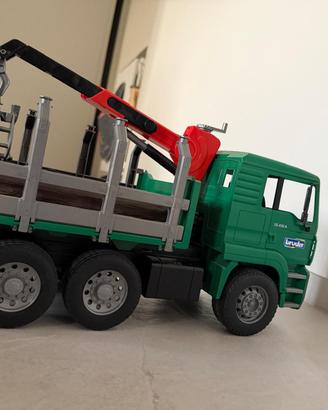 Camion Trasporto Legno Bruder MAN TG 410 A con Gru