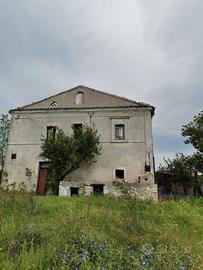 Rudere da ristrutturare+terrenoOttimo investimento