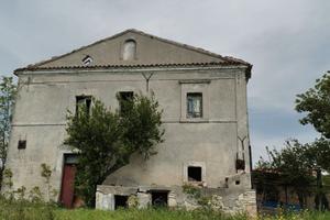 Rudere da ristrutturare+terrenoOttimo investimento