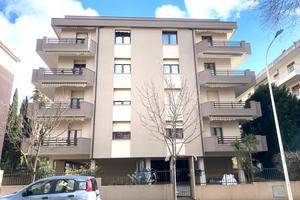 Quadrivano con posto auto in zona Luna e Sole