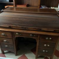 Scrittoio con cassetti e chiusura e piano in vetro