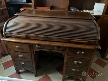 Scrittoio con cassetti e chiusura e piano in vetro