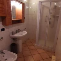 specchio e pensile per bagno