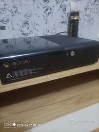 Pachet Consolă Xbox 360 E + 2 Controllere + 27 Joc