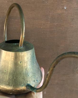 Annaffiatoio antico in bronzo/rame