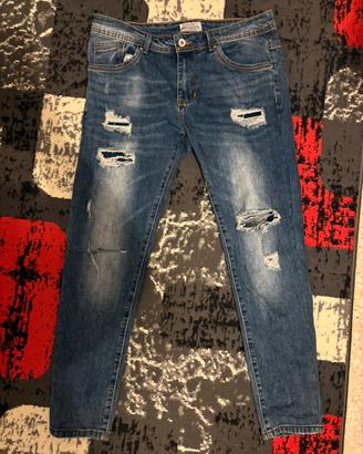 Jeans strappati