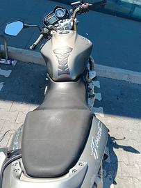 Hornet 600 cc anno 2006 color titanio 