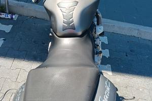Hornet 600 cc anno 2006 color titanio 