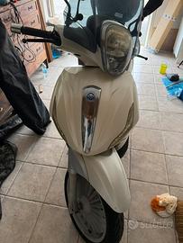 Beverly 300
