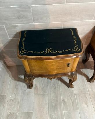Coppia di comodini stile chippendale anni  50