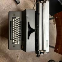 Macchina da scrivere Olivetti Editor 4-