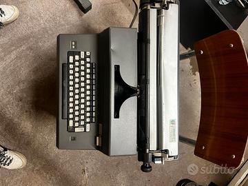 Macchina da scrivere Olivetti Editor 4-