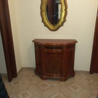 Mobile antico da ingresso con specchio