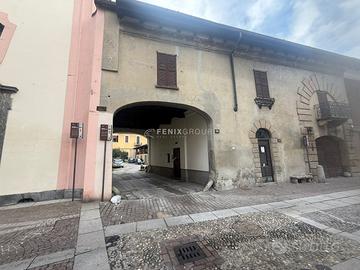 QUADRILOCALE CON GIARDINO PRIVATO