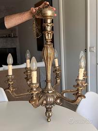 Lampadario vintage in legno dorato 6 bracci