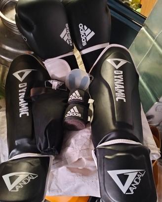 attrezzatura kick boxing 