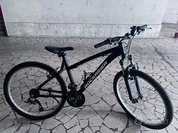 Bicicletta mountain bike