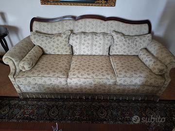 divano e poltrone d'epoca