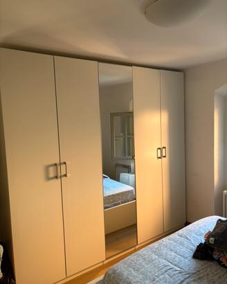 Armadio in legno bianco a 2 ante