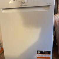 Lavastoviglie Indesit