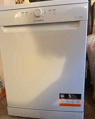 Lavastoviglie Indesit