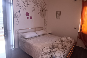 Camera quadrupla a 150 metri dal mare